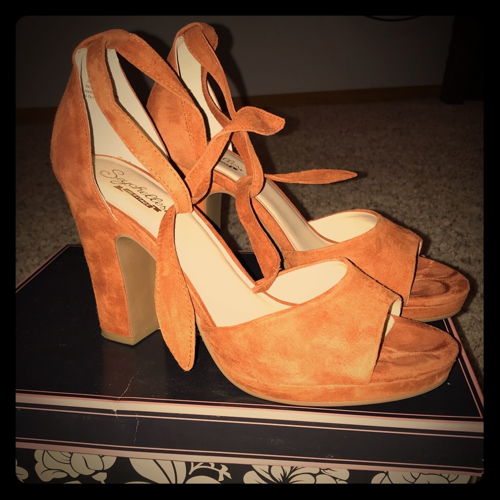 Seychelles Journey Suede Heels in Rust